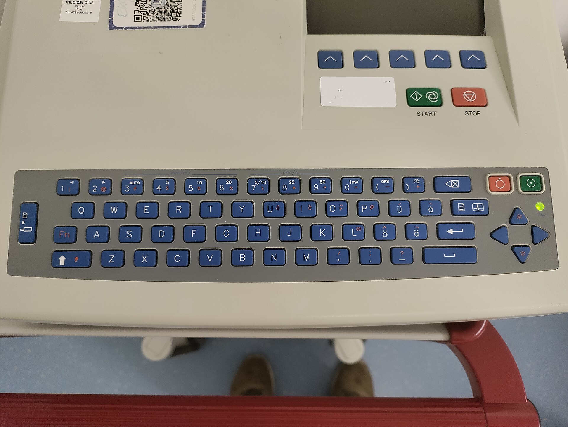 EKG at Urgent Care: When It Helps and When to Call 911 1 Electrocardiograph machine used to record heart rhythm